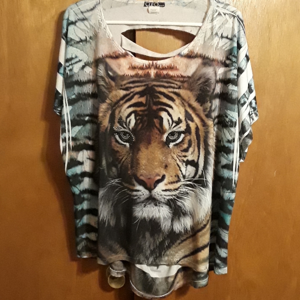 WOMEN'S blouse with Lion's face